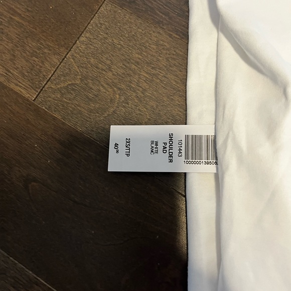 Babaton shoulderpad muscle tshirt, size XXS, NWT - Picture 3 of 4